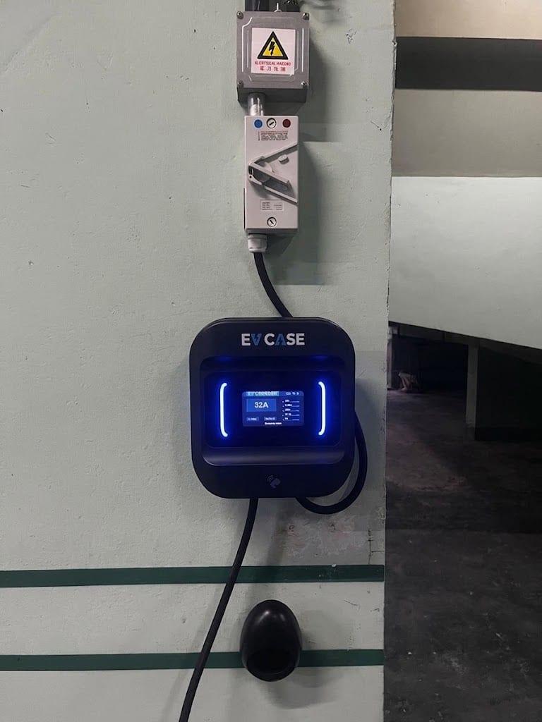 柏麗豪園・刀掣在上，機在下