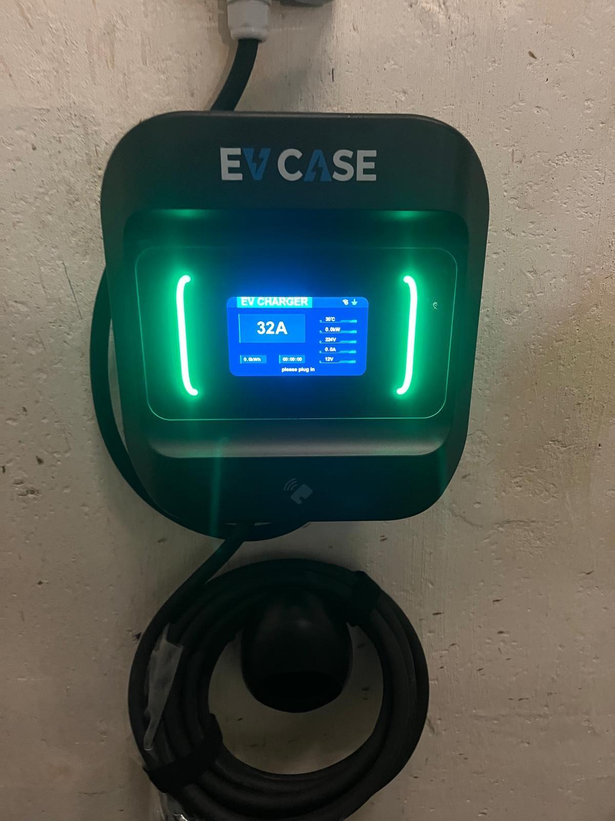 九龍城・何文田 麗豪閣・Wall Case 3 充電中（32A）｜私人屋苑停車場充電樁安裝