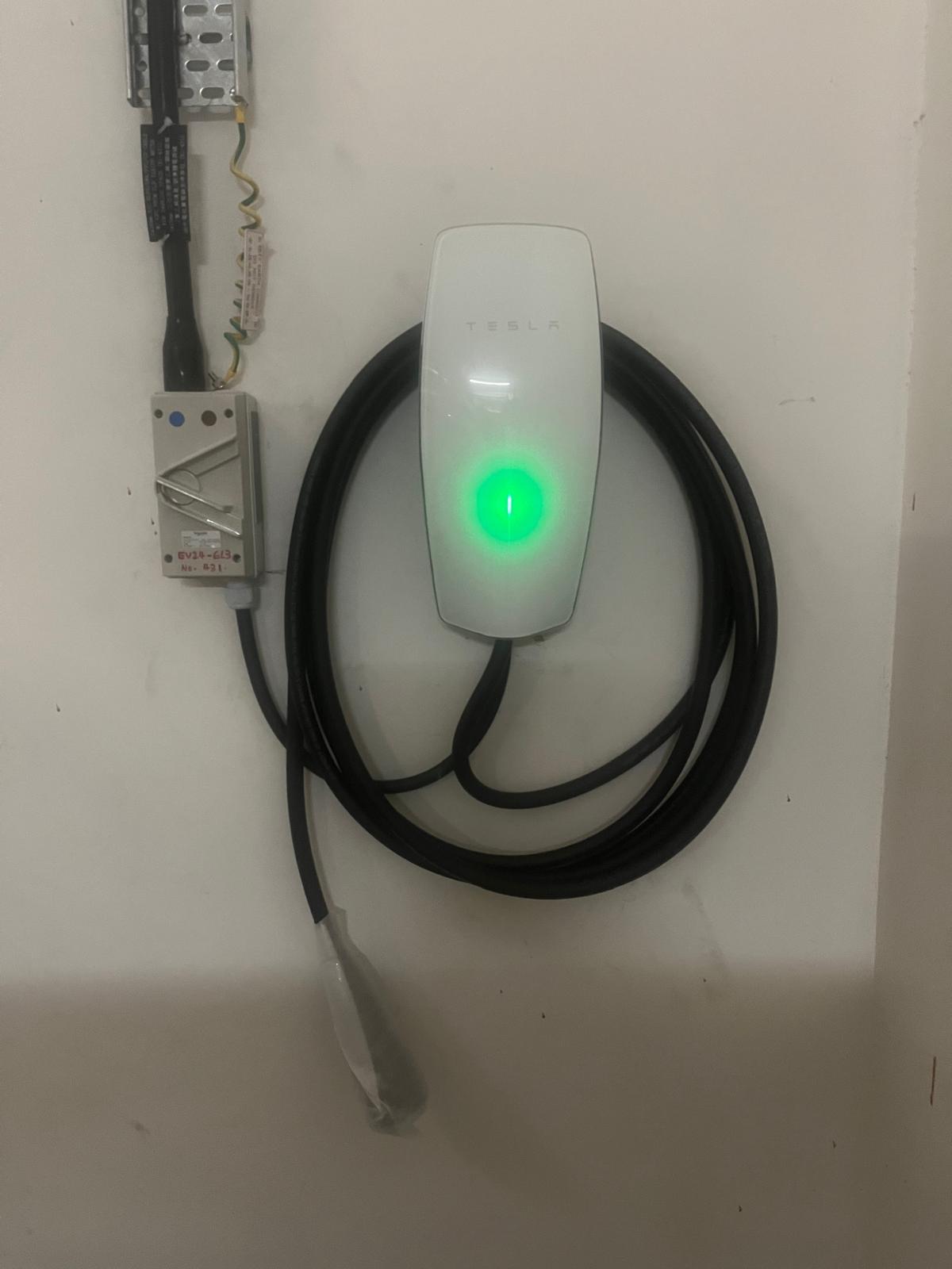 私人屋苑・Tesla 充電器連刀掣｜私人屋苑停車場充電樁安裝